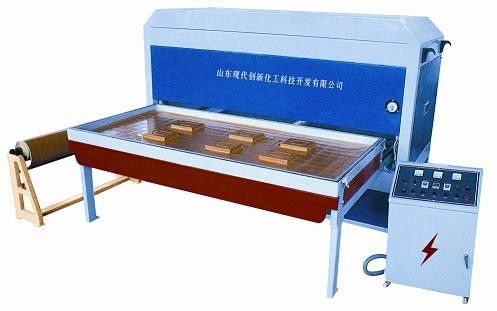 कॉम्पैक्ट स्ट्रक्चर ऑटोमेशन कंट्रोल वैक्यूम फोर्मिंग मशीन प्लास्टिक अवशोषक बोर्ड के लिए