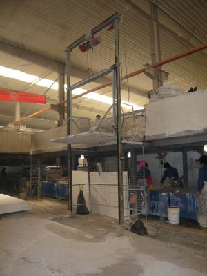 वैक्यूम पीवीसी प्लास्टिक बनाने की मशीन बाहरी पैकिंग सामग्री / स्टेशनरी बोर्ड के लिए