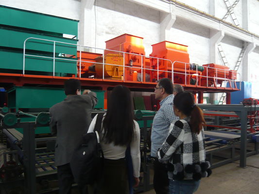 निर्माण सामग्री बनाने के लिए गर्मी संरक्षण परत छत टाइल बनाने की मशीन