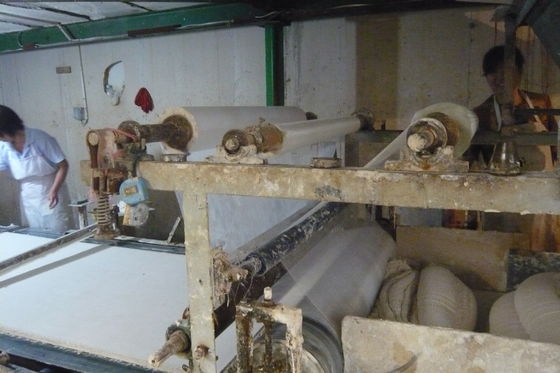 सैंडविच पैनल एम जी ओ छत रोलर Extruding प्रक्रिया के साथ बनाने की मशीन