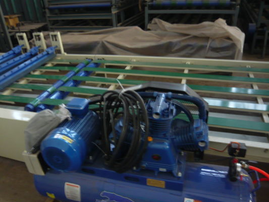 ऊर्जा कुशल स्टील टेक्सचर 1.5 * 18 मीटर फाइबर सीमेंट डोर बनाने की मशीनें