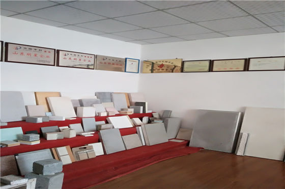 निर्माण सामग्री मशीनरी चीनी मिट्टी के बरतन कांच छत टाइल टुकड़े टुकड़े बनाने की मशीन